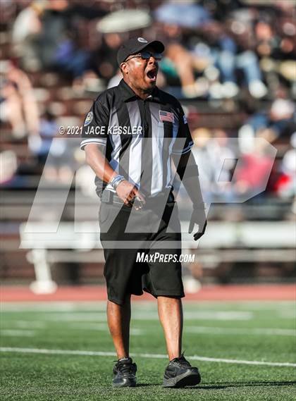 Thumbnail 2 in Crespi vs. Mater Dei (CIFSS D1 Playoff) photogallery.
