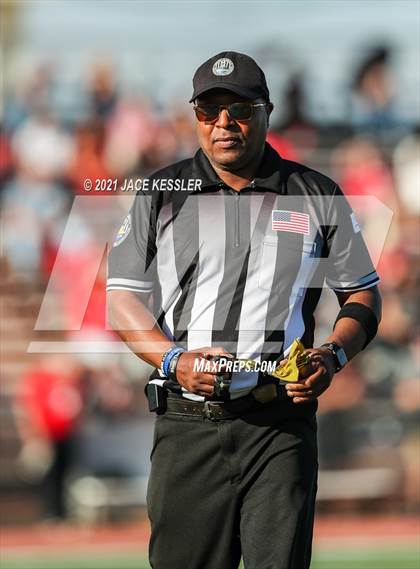 Thumbnail 3 in Crespi vs. Mater Dei (CIFSS D1 Playoff) photogallery.