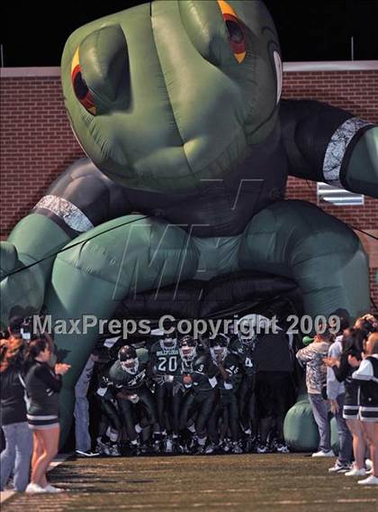 Thumbnail 2 in Lake Worth vs. Argyle (Texas 3A D2 Region II Bi-District Playoffs) photogallery.