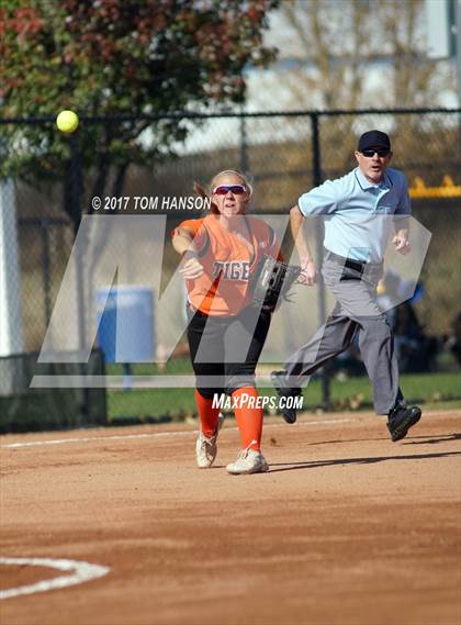 Thumbnail 1 in Erie vs Pueblo Central (CHSAA 4A Quarterfinal) photogallery.