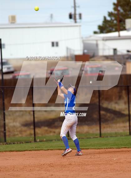 Thumbnail 1 in Erie vs Pueblo Central (CHSAA 4A Quarterfinal) photogallery.