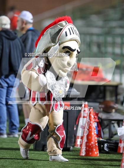 Thumbnail 1 in Caddo Mills vs. Van (UIL 4A D2 Area) photogallery.