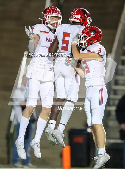 Thumbnail 2 in Caddo Mills vs. Van (UIL 4A D2 Area) photogallery.