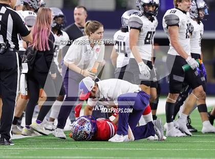 Thumbnail 2 in Westlake vs. Guyer (UIL Football 6A DII Finals) photogallery.