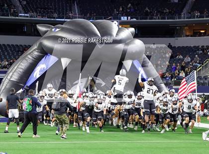 Thumbnail 2 in Westlake vs. Guyer (UIL Football 6A DII Finals) photogallery.