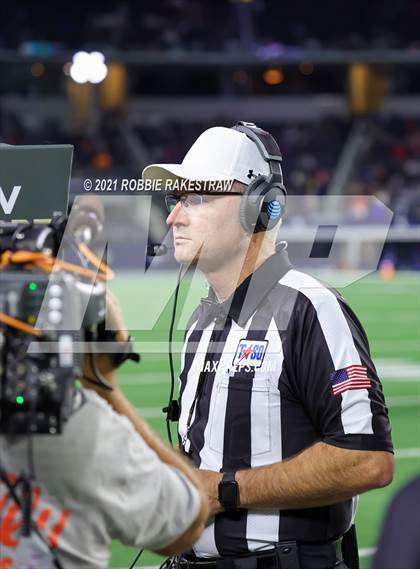 Thumbnail 3 in Westlake vs. Guyer (UIL Football 6A DII Finals) photogallery.