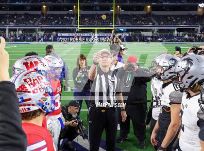 Thumbnail 3 in Westlake vs. Guyer (UIL Football 6A DII Finals) photogallery.