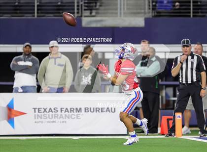 Thumbnail 1 in Westlake vs. Guyer (UIL Football 6A DII Finals) photogallery.