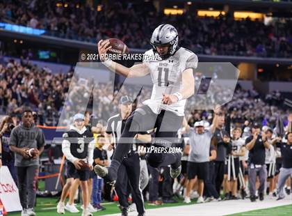 Thumbnail 2 in Westlake vs. Guyer (UIL Football 6A DII Finals) photogallery.