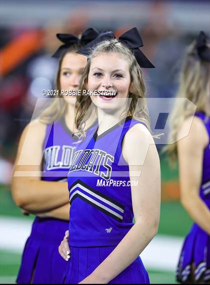 Thumbnail 3 in Westlake vs. Guyer (UIL Football 6A DII Finals) photogallery.