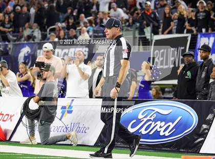 Thumbnail 3 in Westlake vs. Guyer (UIL Football 6A DII Finals) photogallery.
