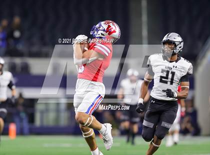 Thumbnail 2 in Westlake vs. Guyer (UIL Football 6A DII Finals) photogallery.
