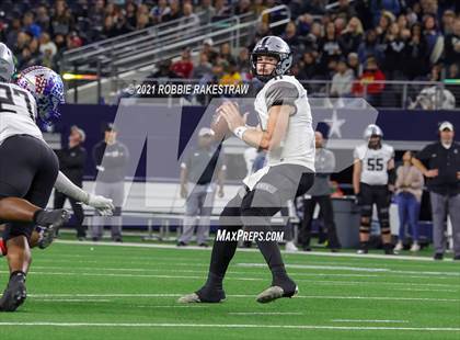 Thumbnail 3 in Westlake vs. Guyer (UIL Football 6A DII Finals) photogallery.