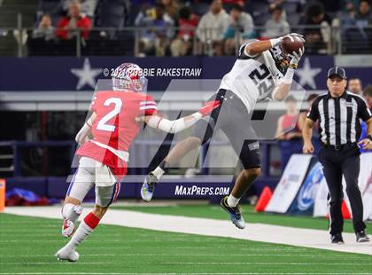 Thumbnail 2 in Westlake vs. Guyer (UIL Football 6A DII Finals) photogallery.