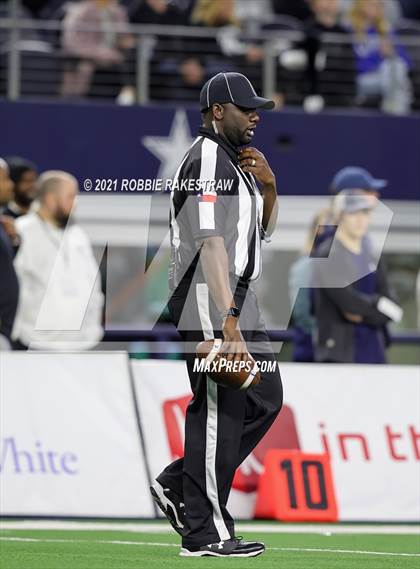 Thumbnail 2 in Westlake vs. Guyer (UIL Football 6A DII Finals) photogallery.