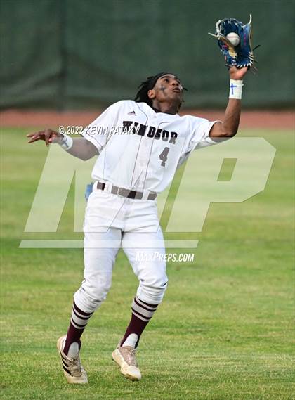 Thumbnail 2 in Maloney vs. Windsor (CIAC Class L Final) photogallery.