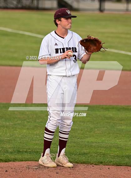 Thumbnail 1 in Maloney vs. Windsor (CIAC Class L Final) photogallery.