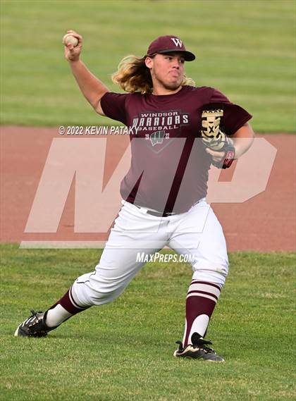 Thumbnail 3 in Maloney vs. Windsor (CIAC Class L Final) photogallery.