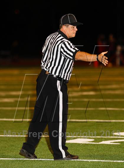 Thumbnail 3 in Saugus vs. West Ranch photogallery.