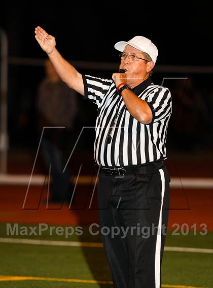 Thumbnail 1 in Saugus vs. West Ranch photogallery.