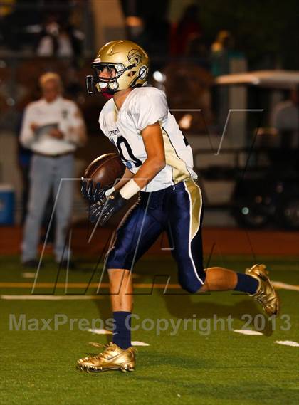 Thumbnail 2 in Saugus vs. West Ranch photogallery.
