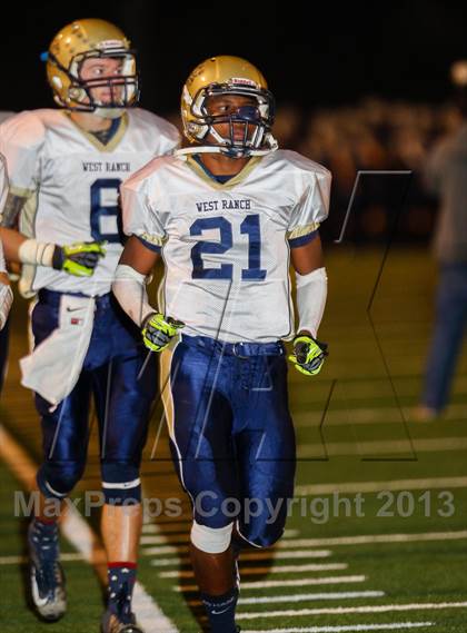 Thumbnail 2 in Saugus vs. West Ranch photogallery.