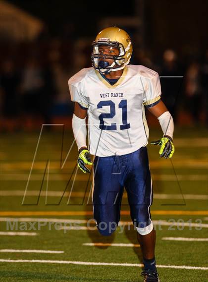 Thumbnail 2 in Saugus vs. West Ranch photogallery.
