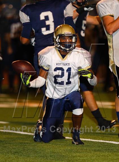 Thumbnail 2 in Saugus vs. West Ranch photogallery.