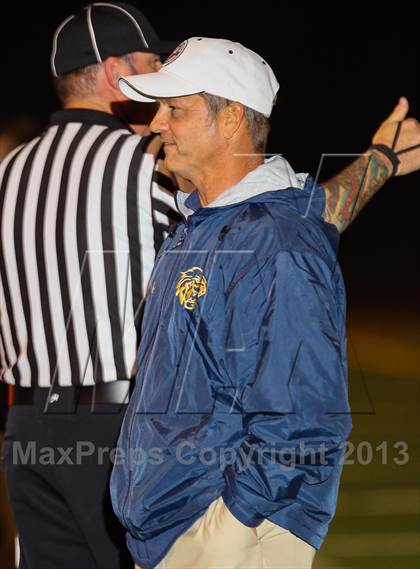 Thumbnail 1 in Saugus vs. West Ranch photogallery.