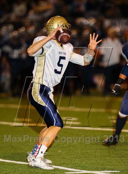 Thumbnail 2 in Saugus vs. West Ranch photogallery.