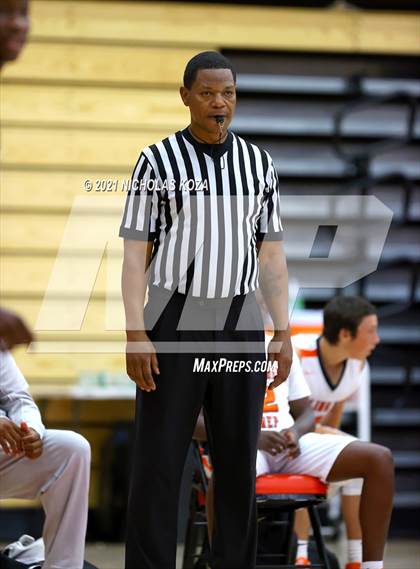 Thumbnail 2 in Loyola vs. Rolling Hills Prep (Rolling Hills State Preview) photogallery.