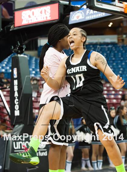 Thumbnail 2 in Archbishop Mitty vs. McNair (CIF NorCal Regional D2 Final) photogallery.
