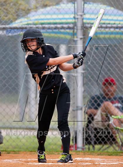 Thumbnail 3 in Bellaire vs Danbury photogallery.