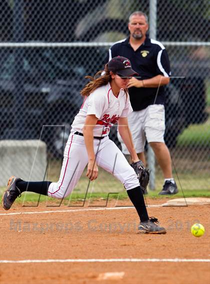 Thumbnail 3 in Bellaire vs Danbury photogallery.