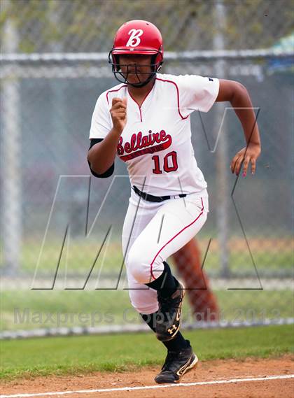 Thumbnail 3 in Bellaire vs Danbury photogallery.