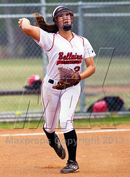 Thumbnail 3 in Bellaire vs Danbury photogallery.