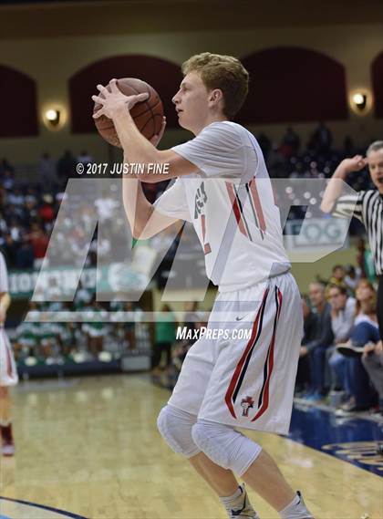 Thumbnail 3 in Santa Fe Christian vs. Lincoln (CIF San Diego Division I Final) photogallery.