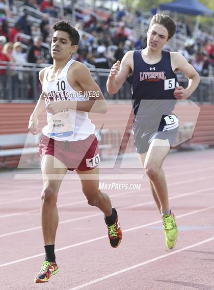 Thumbnail 2 in 50th Annual Loucks Games (Men's 800 Meter Run) photogallery.