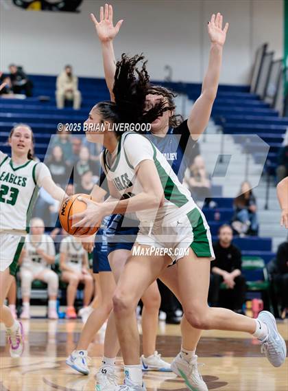 Thumbnail 3 in Pine Creek vs Ralston Valley (CHSAA 6A Sweet 16) photogallery.