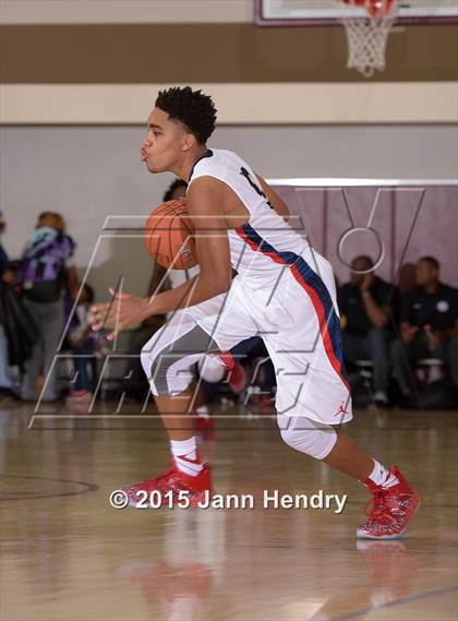 Thumbnail 2 in Redondo Union vs. Folsom (MaxPreps Holiday Classic) photogallery.