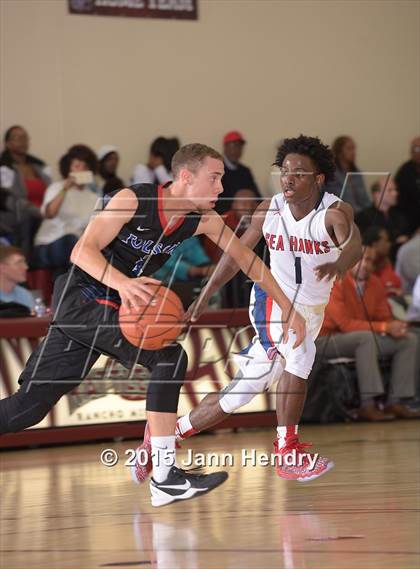 Thumbnail 2 in Redondo Union vs. Folsom (MaxPreps Holiday Classic) photogallery.
