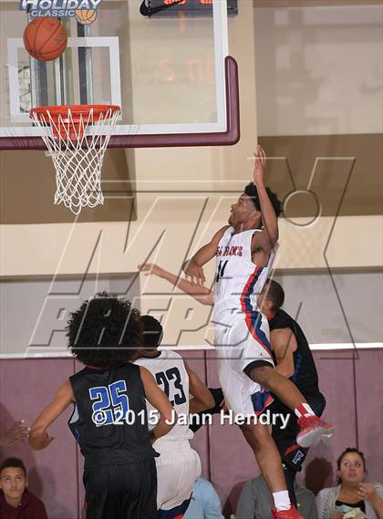 Thumbnail 2 in Redondo Union vs. Folsom (MaxPreps Holiday Classic) photogallery.