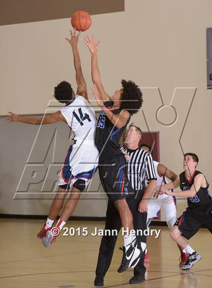 Thumbnail 1 in Redondo Union vs. Folsom (MaxPreps Holiday Classic) photogallery.
