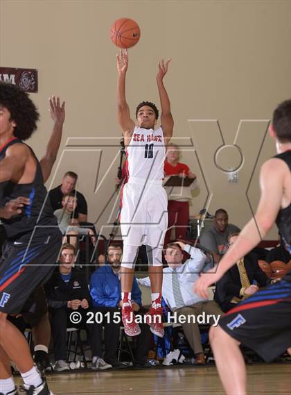 Thumbnail 3 in Redondo Union vs. Folsom (MaxPreps Holiday Classic) photogallery.