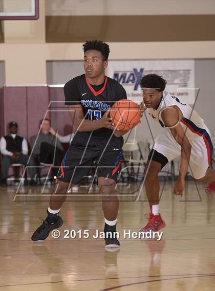 Thumbnail 2 in Redondo Union vs. Folsom (MaxPreps Holiday Classic) photogallery.