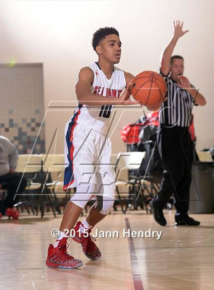 Thumbnail 3 in Redondo Union vs. Folsom (MaxPreps Holiday Classic) photogallery.
