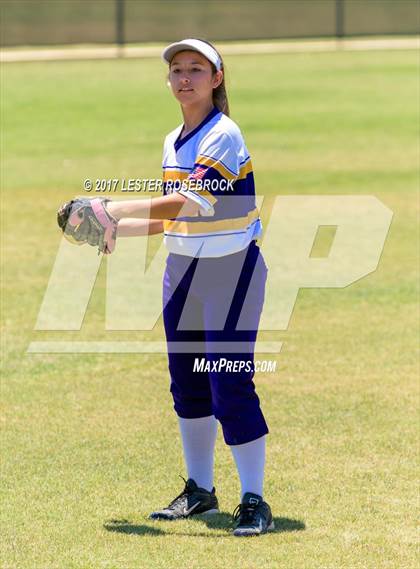 Thumbnail 3 in D'Hanis vs. Bruni (UIL 1A Regional Semifinal) photogallery.