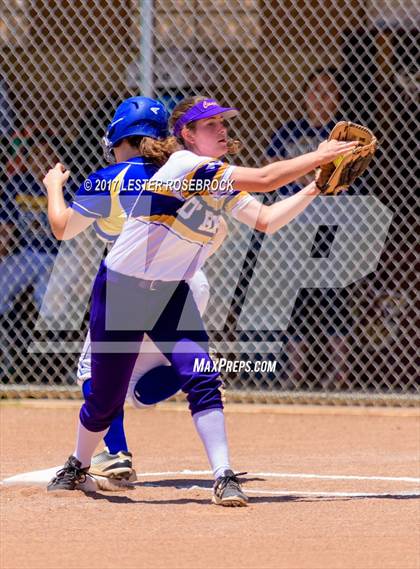Thumbnail 3 in D'Hanis vs. Bruni (UIL 1A Regional Semifinal) photogallery.