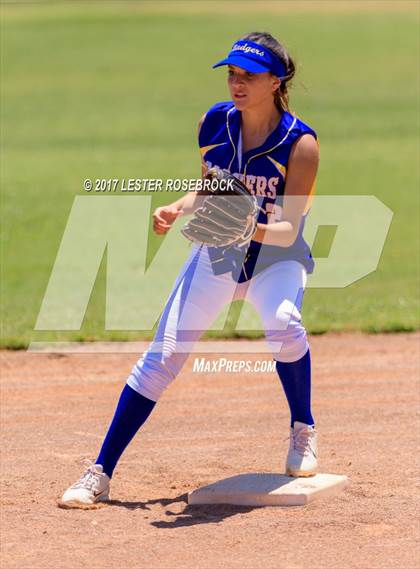 Thumbnail 2 in D'Hanis vs. Bruni (UIL 1A Regional Semifinal) photogallery.