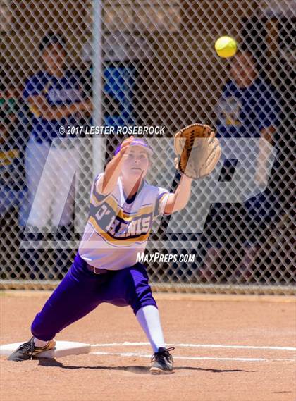 Thumbnail 2 in D'Hanis vs. Bruni (UIL 1A Regional Semifinal) photogallery.